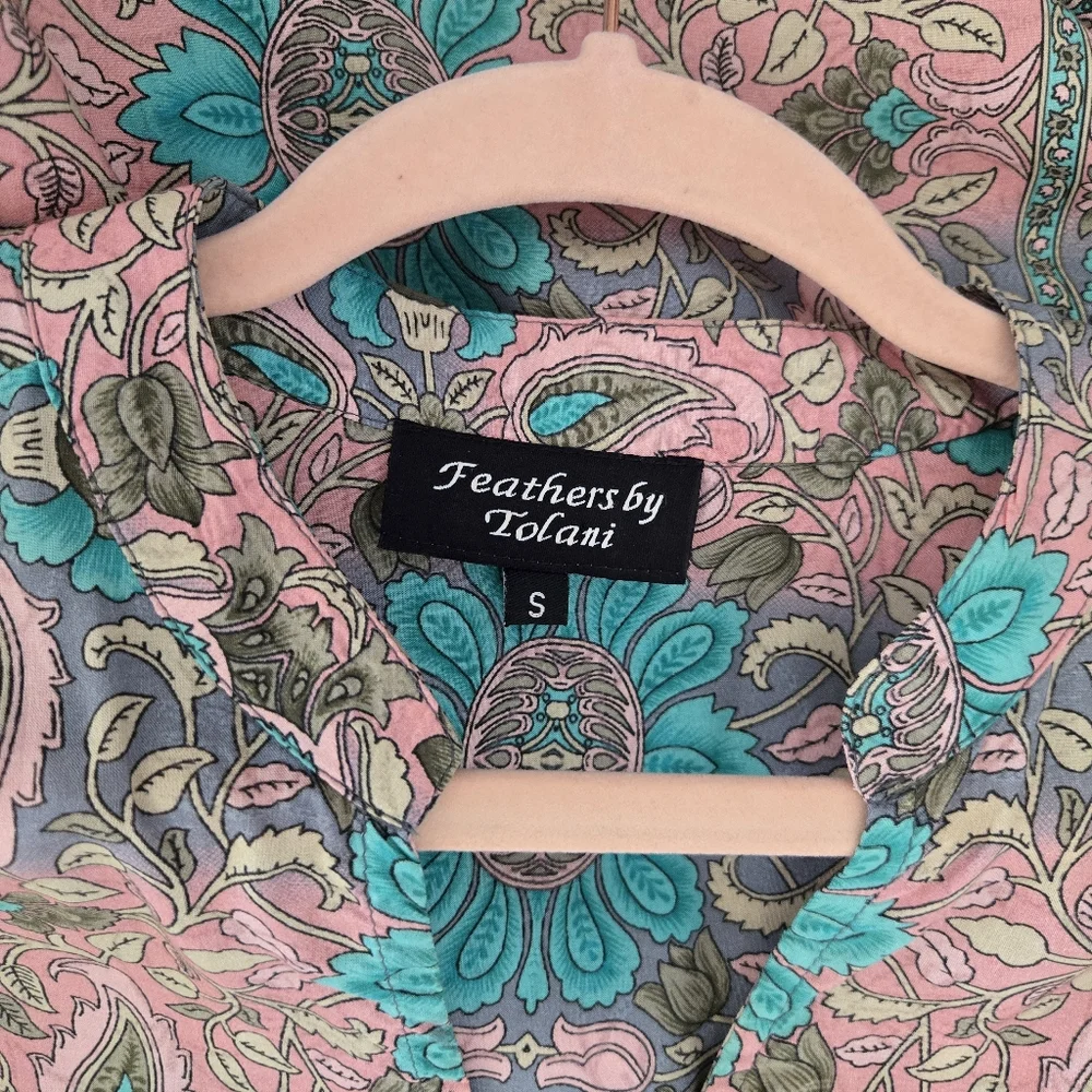 Feathers By  Tolani Bohemian Paisley Print V Neck Short Sleeve POCKETS Small - Picture 3 of 4